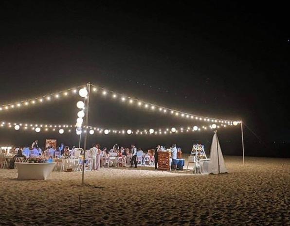 bodas en la playa de noche